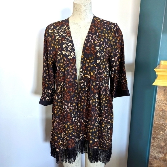 Floral kimono with black fringe, floral pattern womens size M, NWT - Picture 1 of 14